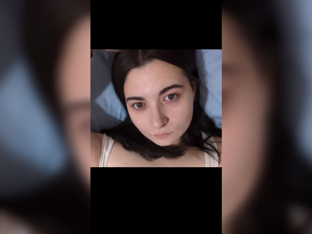 Sasha Maroon Picture